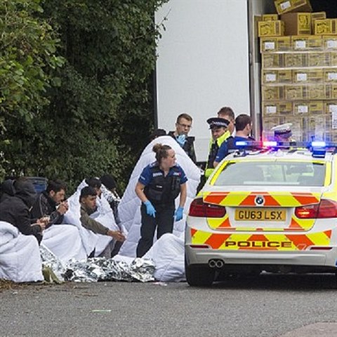 Policie ve Velk Britnii odhalila skupinu ileglnch uprchlk, kte se do...