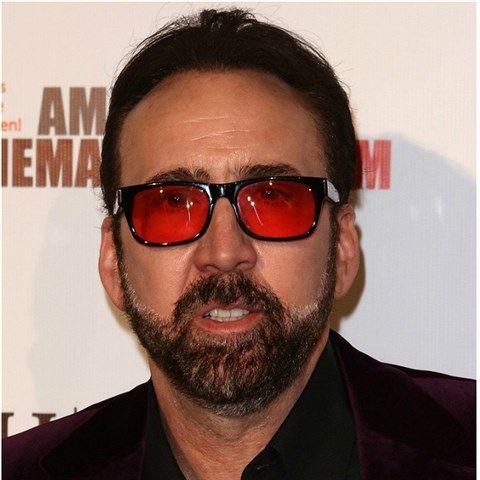 Nicolas Cage si nechal narst ern vous a vypad jako terorista v pestrojen.