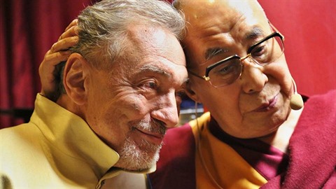Karel Gott patí k echm, kteí se s Dalajlámou osobn setkali.