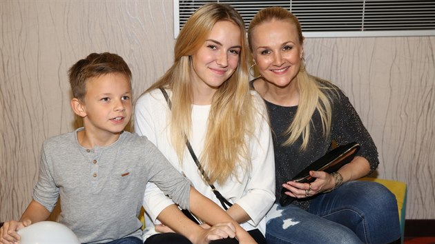 Linda Finkov�, dcera Viktorie a syn Mat�j.