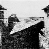 Znm obrzek: prvn fotografie, kterou kdo kdy podil, vznikla v roce 1827....
