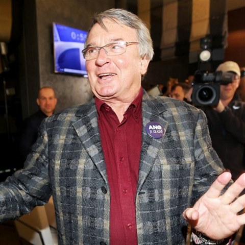 Vlastimil Harapes chtl vymnit baletn parket za keslo v Sentu, ale nevylo to.