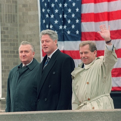 (Zleva) Slovensk, americk a esk prezident v roce 1995.