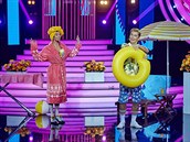 Honza Cina s Vondrákem coby duo Aqua a jejich Barbie girl.