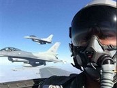Pilot si vyfotil selfie ze stíhaky.
