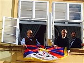 Jak se ukázalo, Kalouskovo vyvování tibetských vlajek a zatiování se...