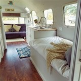Ze starho karavanu je krsn a romantick msto pro spolenou dovolenou