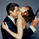 Bond je známý jako velký milovník krásných žen. Právě jeho četné zálety by mu...