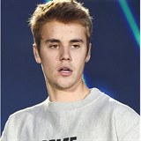 Justin Bieber zpsobil v Manchesteru podn pozdvien. Divci ho vypskali.