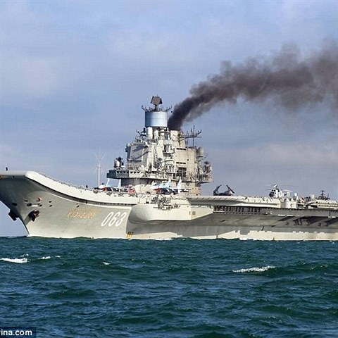 Admiral Kuzncov je 55 000 tun vc kolos, kter byl sputn na vodu ped...