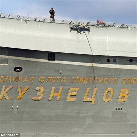 Admiral Kuzncov m bt za ti roky vyazen ze stavu nmonictva.