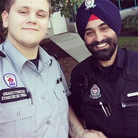 Policii Ottawa pro zmnu mete chvlit za multikulti pstup. Na fotografii...