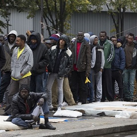Vysthovanm uprchlkm se nelb, e mus dat o azyl ve Francii. Vtina...