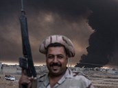 Ani vojáci obas neodolají podobence. len iráské armády s úsmvem od ucha k...