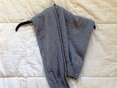 Pokud si nechcete vytahat svetr, mete ho povsit i peloený pes ramínko.