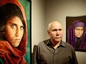 McCurry se svou legendární fotkou a poté s portrétem arbat, kdy jo v roce...