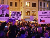 Tisíce lidí vyjádily svj nesouhlas se Zemanovou politikou.