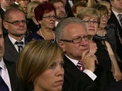 Zemanovi bedliv naslouchal jeho vrný fanouek, senátor Jan Veleba.