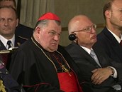 Mezi vyznamenanými byl i kardinál Dominik Duka a nmecký politik Gunter...