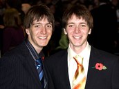 Slavná dvojata v roce 2005 ve své pirozené barv vlas.