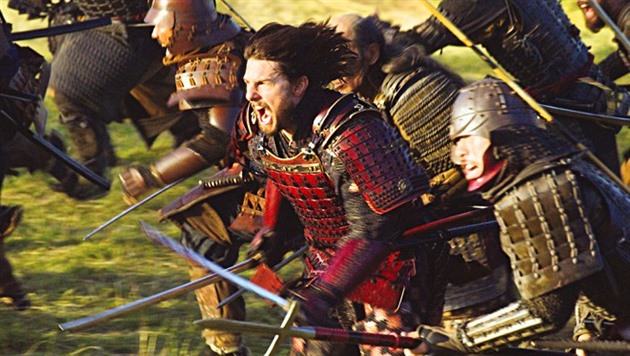 Tom Cruise m ve filmu Posledn samuraj krsnou samurajskou zbroj. koda, e se...