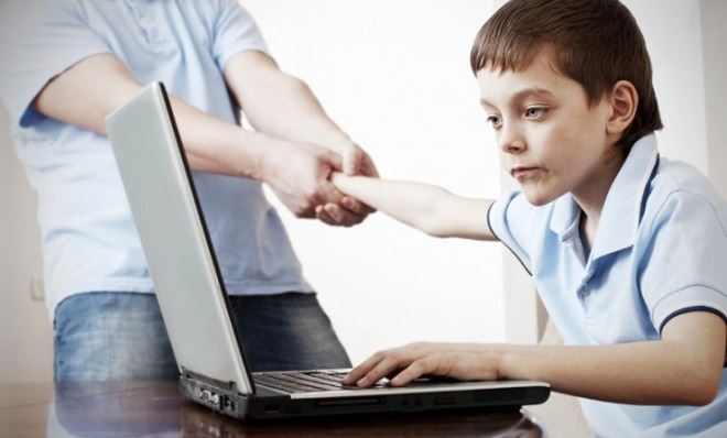 Internet nejzhoubnji psob na mlde, nejsou ale jedin, kdo v thle...