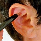 V uších je mnoho nervových zakončení, proto nám přináší různé druhy potěšení....