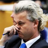 Kromě přistěhovalců a muslimů má Wilders evidentně problém taky se svým nosem.