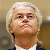Přemýšlí snad Geert o svém milovaném, načančaném účesu?