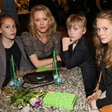 Linda Rybová se svými dětmi Josefínou, Františkem a Rozárkou.