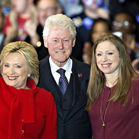 Clintonovi s dcerou Chelsea. Hroz Americe bezprostedn riziko pokud se tato rodina vrt do Blho domu?