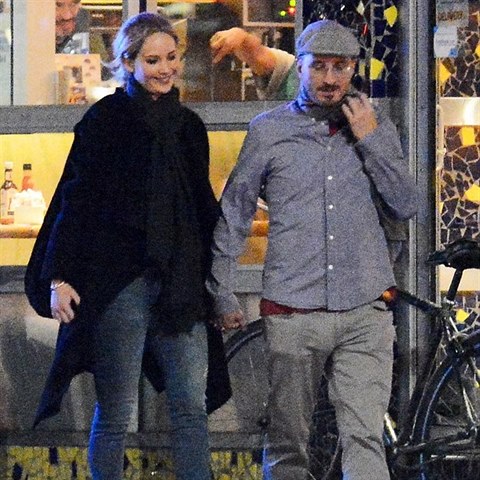 Jennifer se s Darrenem prochzela po New Yorku ruku v ruce.