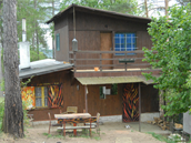 Rekreaní chata u Brnnské pehrady, ve které ije Regina Holásková.