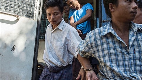 V Barm byl zaten exorcista Tun Naing. Ten pod záminkou vymítání ábla...