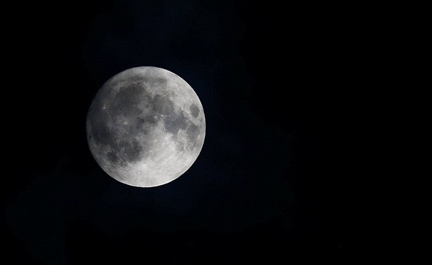 Jednoduchý rituál s vodou a zrcadlem vám poví, co vás eká.