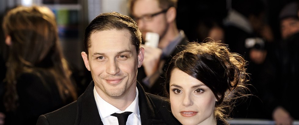 Tom Hardy s manelkou Charlotte Riley tvoí krásný pár.