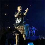 Bieber zpval pomal songy, ty rychlej dal na playback.