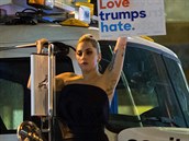 Lady Gaga se po Trumpov zvolení vydala protestovat ped Trump Tower....