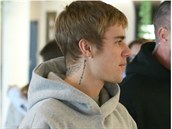 Bieber se na letiti rozlouil s fanouku. S sebou si veze luxusní tequilu.