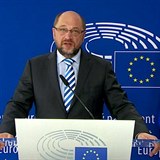 Ač je předsedou europarlamentu, je v něm Schulz jediným, kdo nemá ani maturitu.