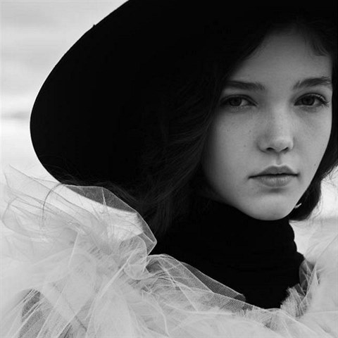 Je j teprve 15 let, ale ve svt modelingu je Jana Tvrdkov ji znmou tv.