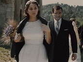 Nespoutanou Marion Cotillard ve filmu Kameny bolesti provdají proti její vli.