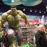 Na fotku s Hulkem se stoj fronty.