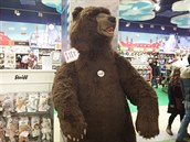 Nejvtí a nejdraí hrakou je gigantický medvd grizzly za bezmála 110 tisíc.
