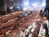 Protesty proti prezidentce vyhnaly do ulic pes milion Jihokorejc. Jednalo se...