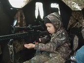 Lilly se raduje ze zabíjení zví�at.