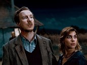 David Thewlis coby Remus Lupin po boku Natalie Teny, která si v Potterovi...