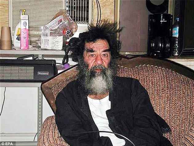 Nevěřte nikomu, kdo má takové vousy, říkal Saddám Husajn o Usámovi