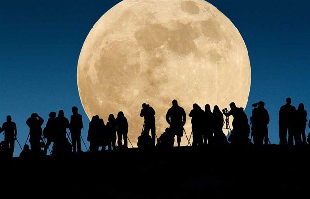 V listopadu byl Měsíc nejblíže Zemi od roku 1948. V prosinci bude sice o něco...
