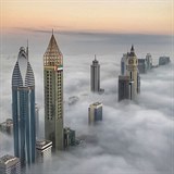 Dubajsk mrakodrapy derouc se skrze mraky jsou opravdu kouzeln.